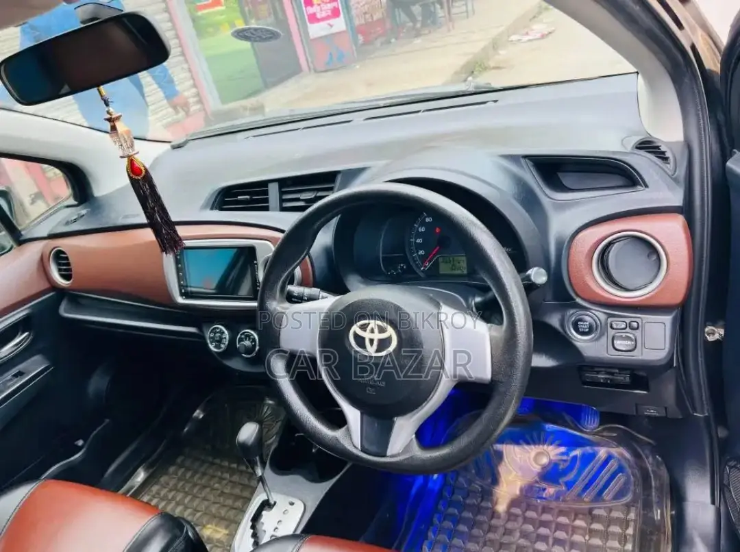 Toyota Vitz JEWELA PUSH BLACK 2012