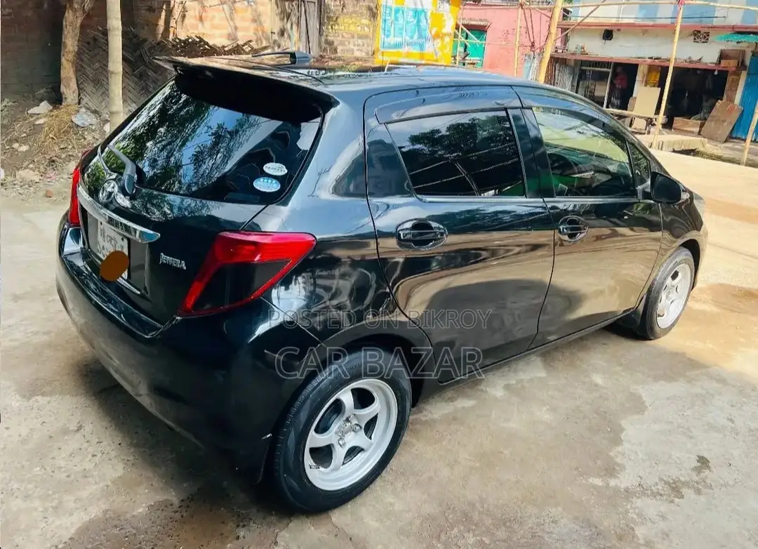 Toyota Vitz JEWELA PUSH BLACK 2012