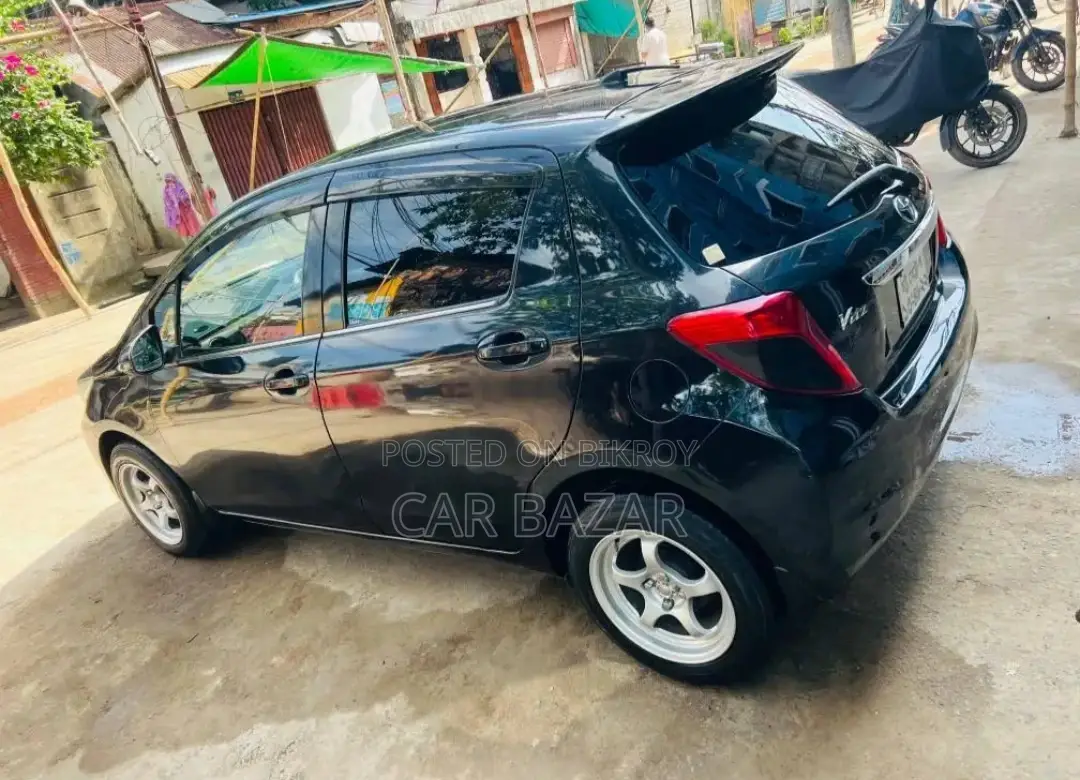 Toyota Vitz JEWELA PUSH BLACK 2012