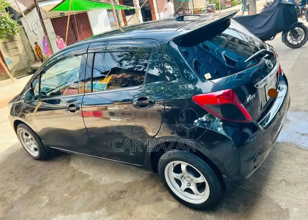 Toyota Vitz JEWELA PUSH BLACK 2012