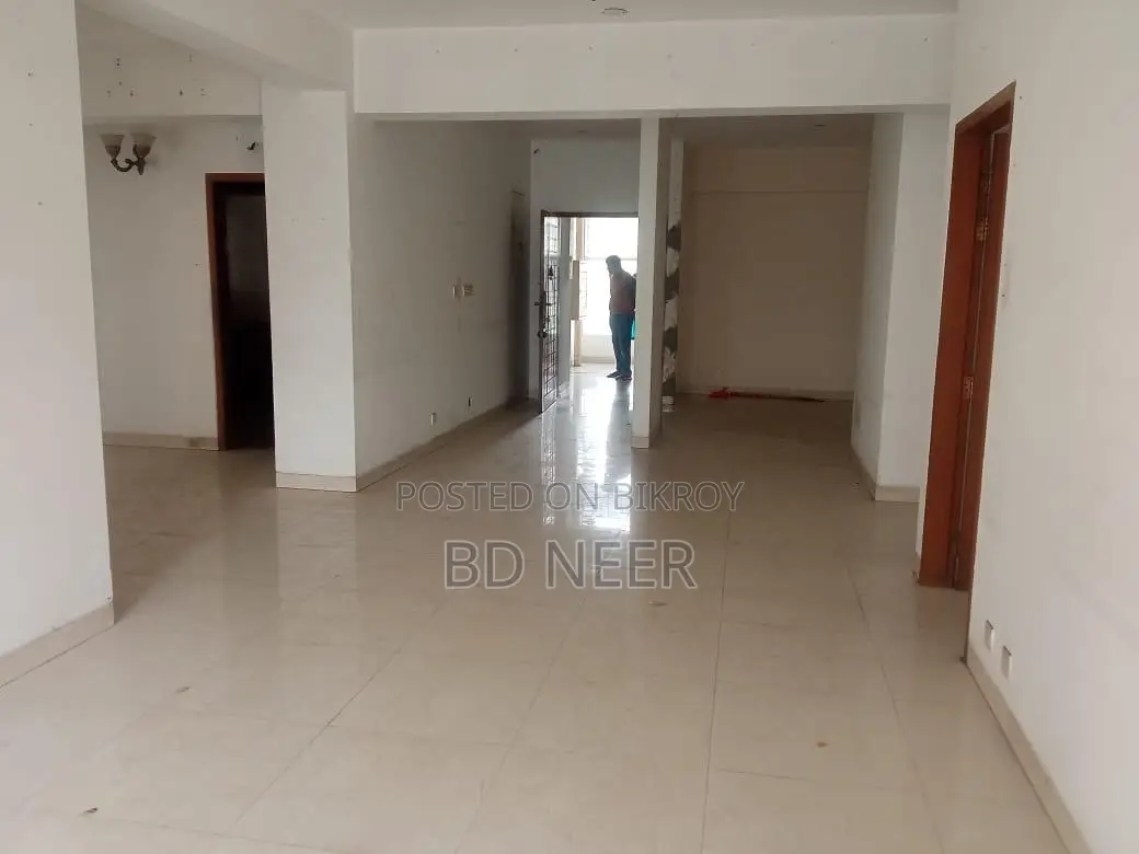 Very well 2900 sft 3 Bed room apt rent in Gulshan