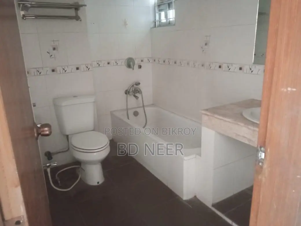 Very well 2900 sft 3 Bed room apt rent in Gulshan
