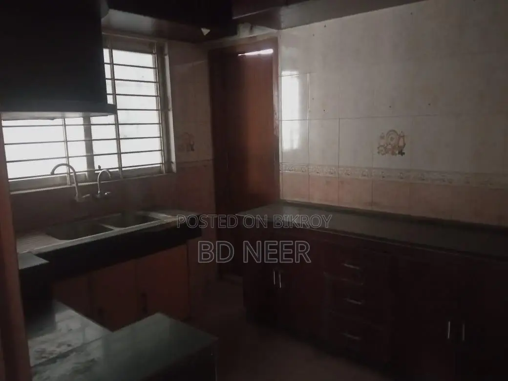 Very well 2900 sft 3 Bed room apt rent in Gulshan