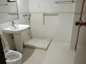 Nice looking 2500 sft 3 Bed room apt available in Gulshan