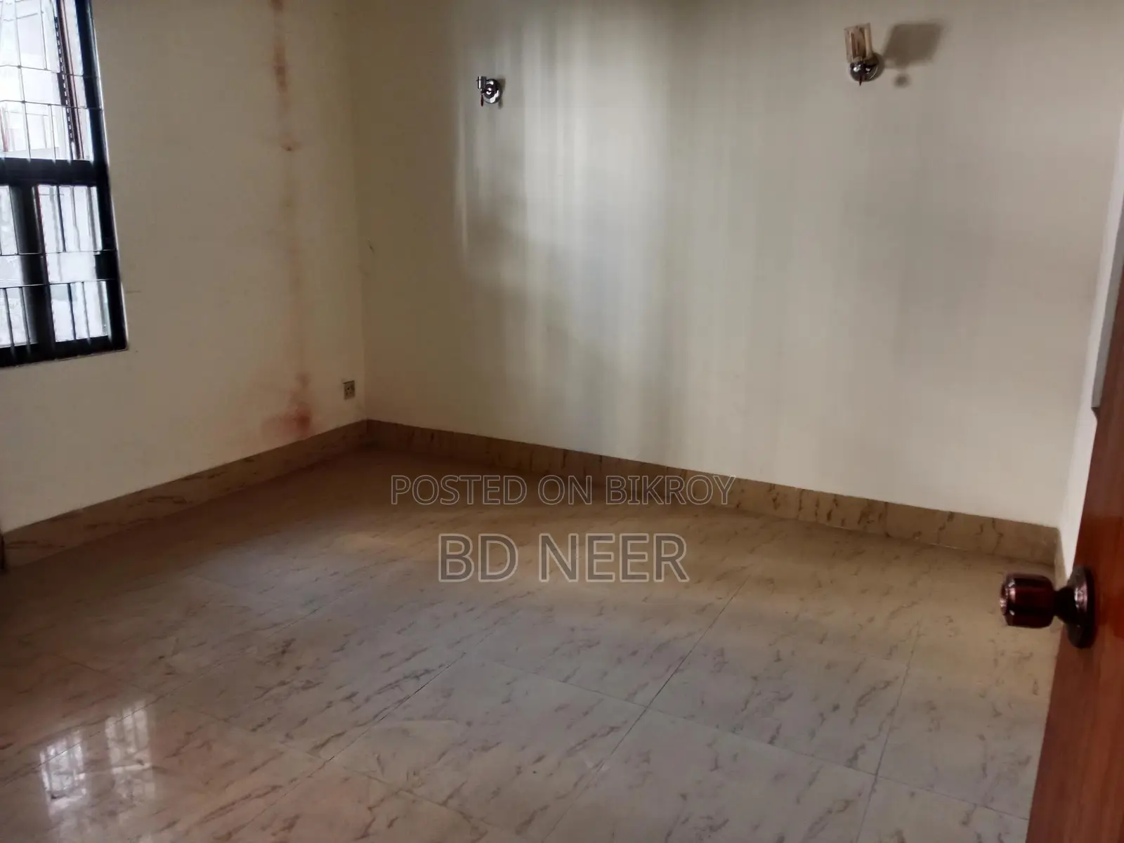 Nice looking 2500 sft 3 Bed room apt available in Gulshan