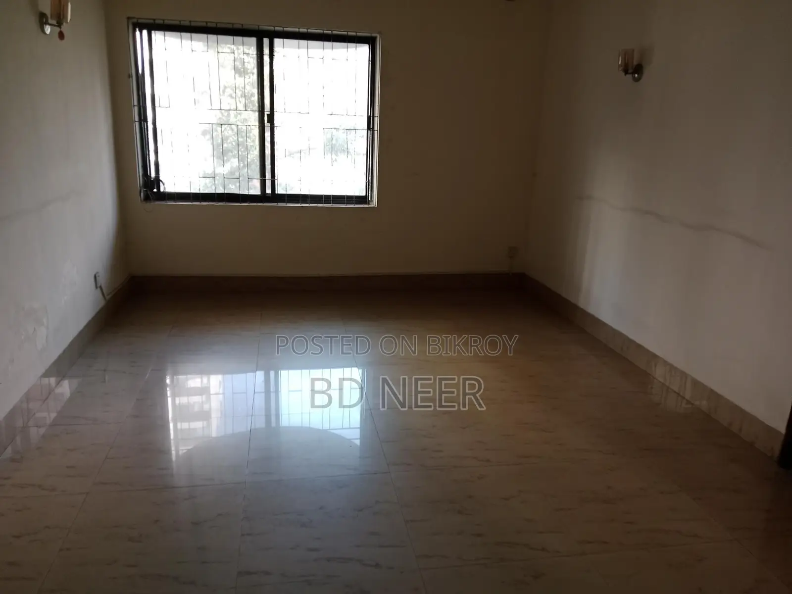 Nice looking 2500 sft 3 Bed room apt available in Gulshan
