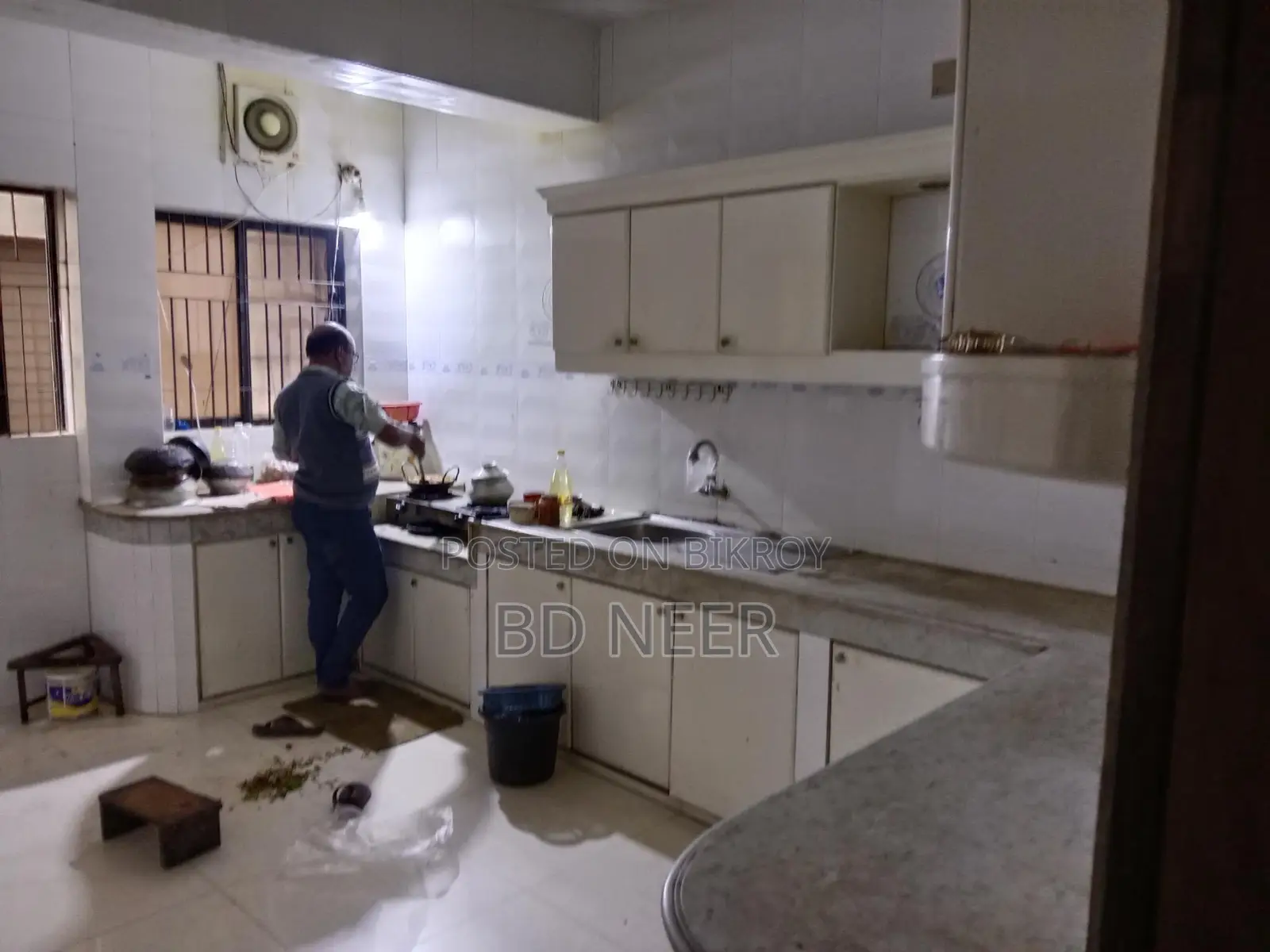Nice looking 2500 sft 3 Bed room apt available in Gulshan