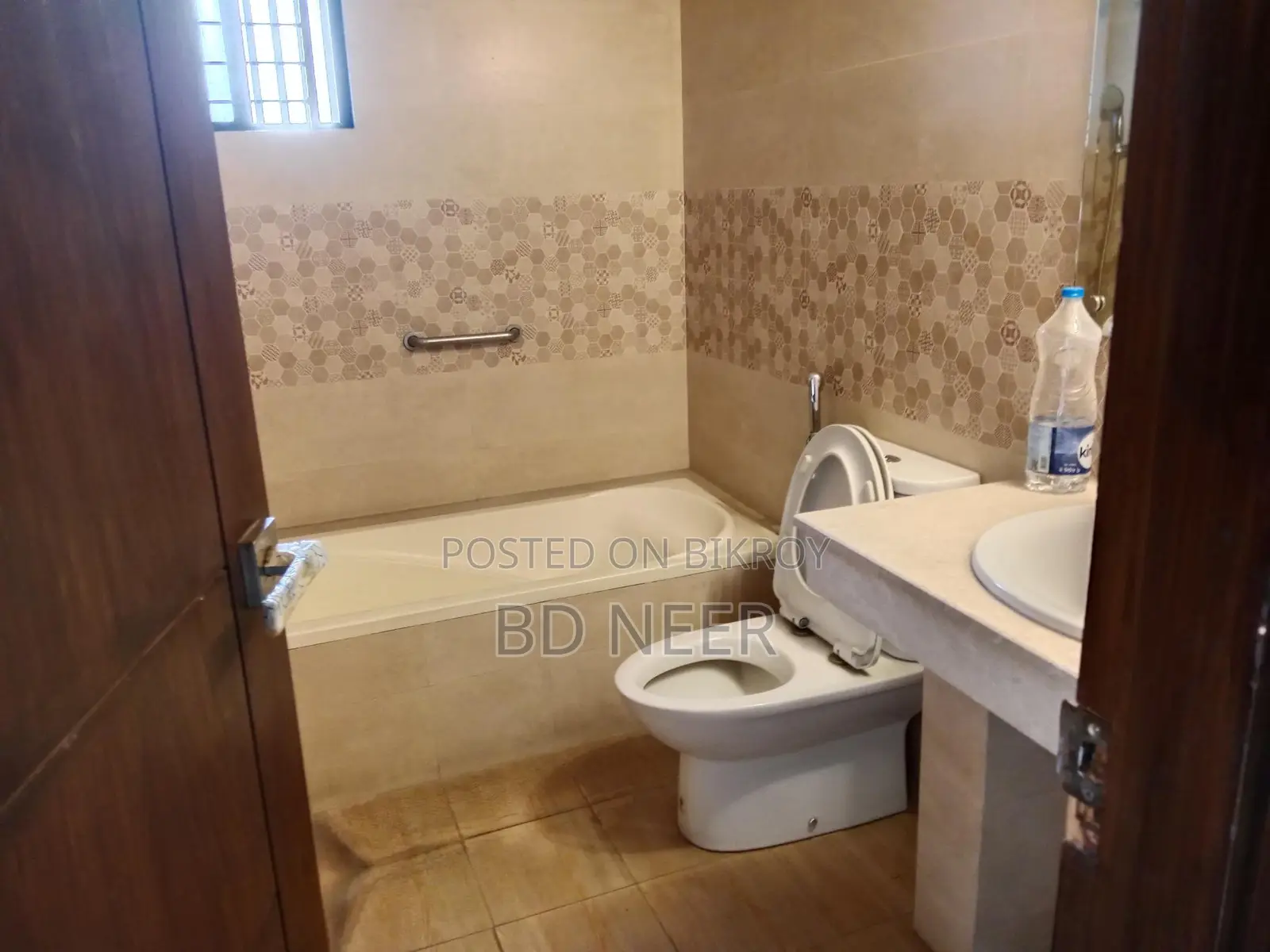 বনানী নর্থ-এ চমৎকার সেমি-ফার্নিশড ৩ বেডরুমের অ্যাপার্টমেন্ট ভাড়া হবে