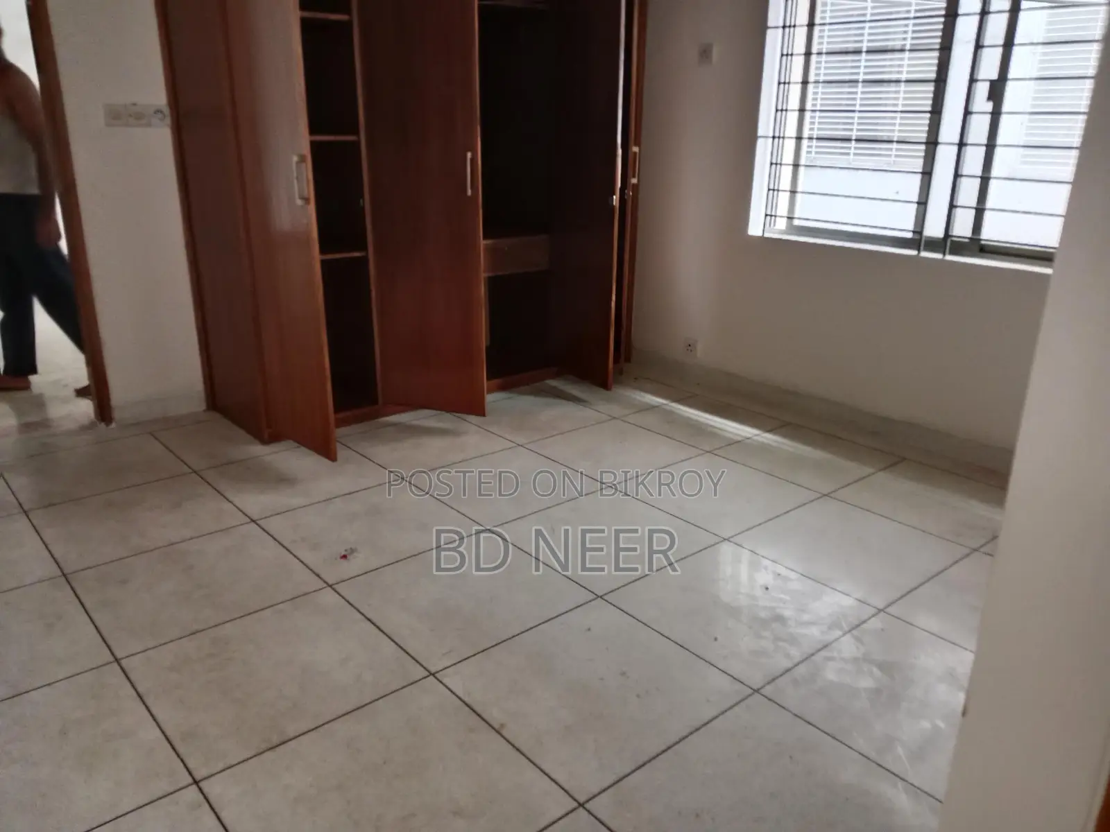 nice looking unfurnish 3 Bed room apt rent in banani