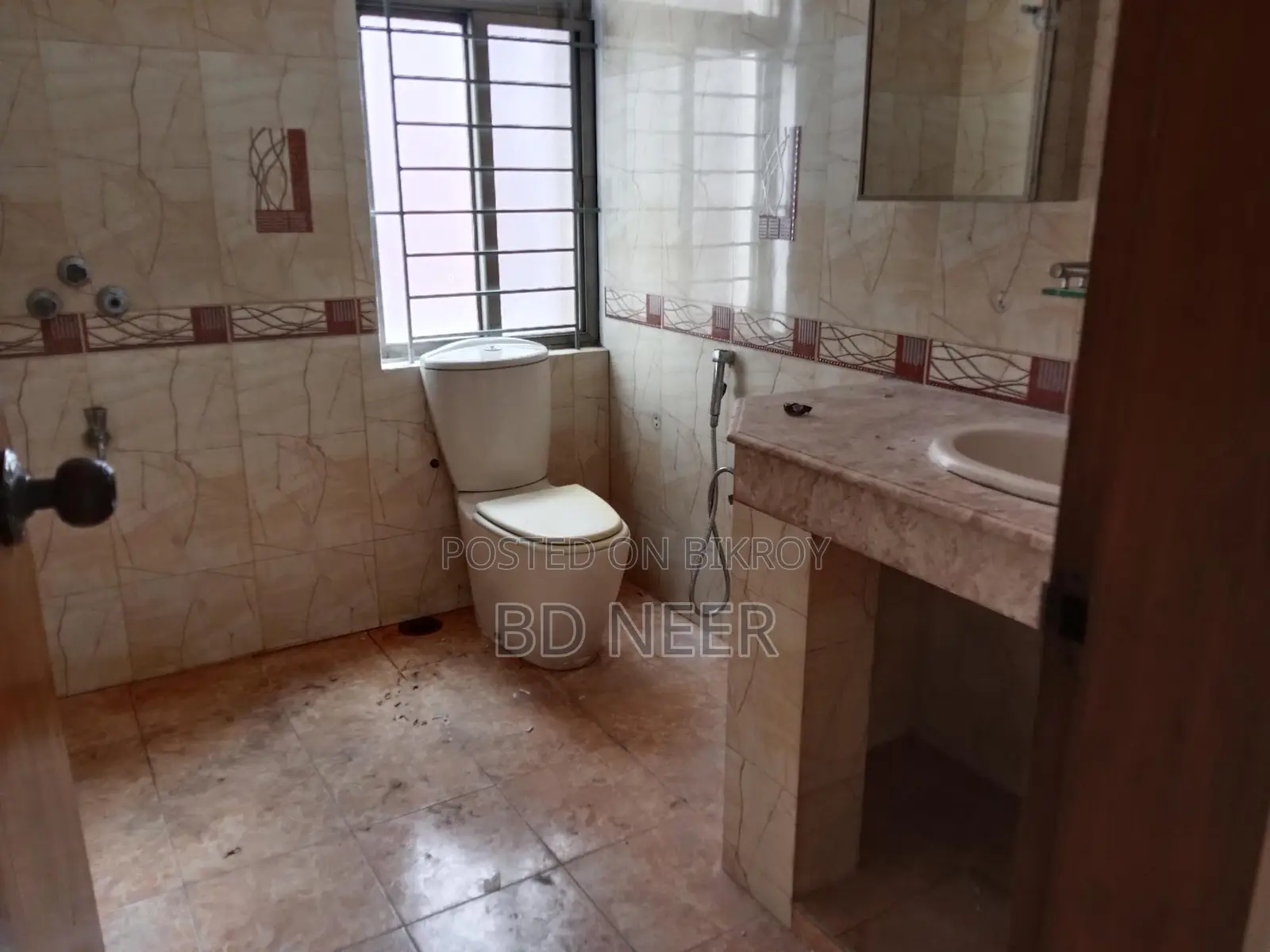 nice looking unfurnish 3 Bed room apt rent in banani
