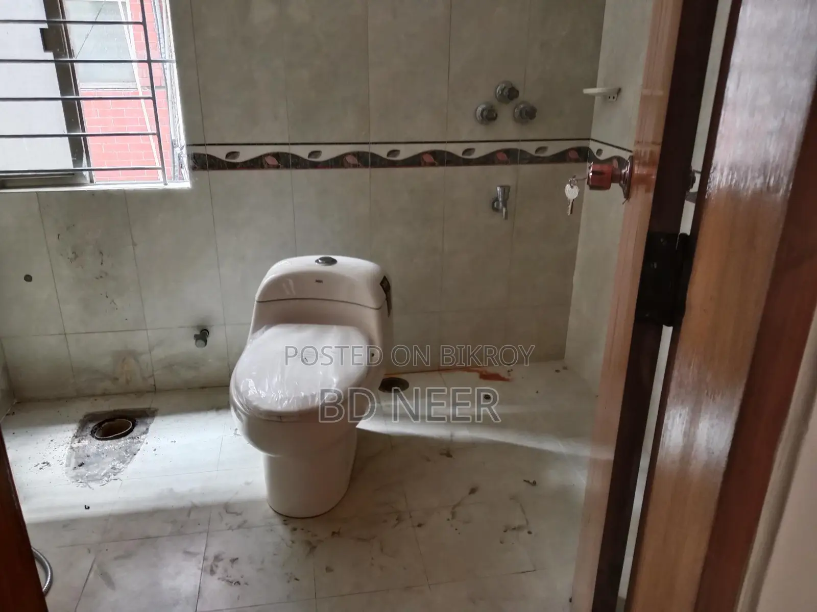 nice looking unfurnish 3 Bed room apt rent in banani