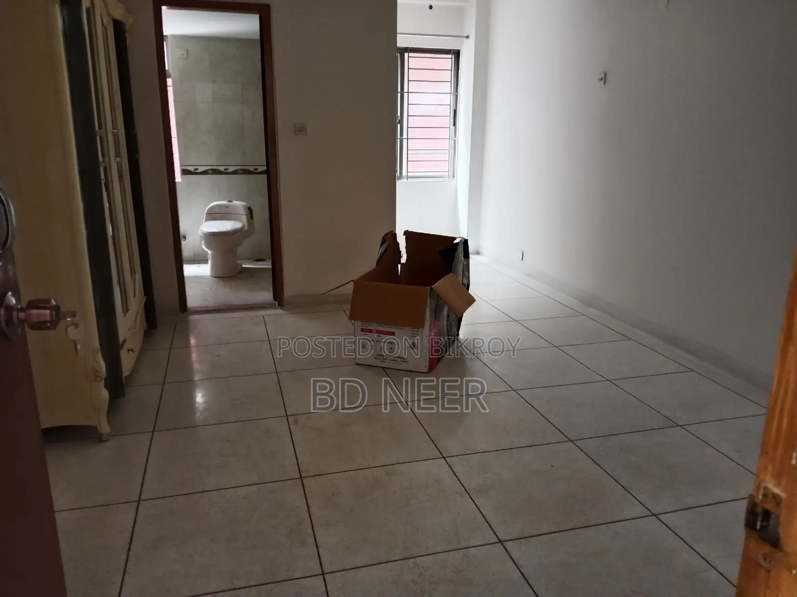 nice looking unfurnish 3 Bed room apt rent in banani