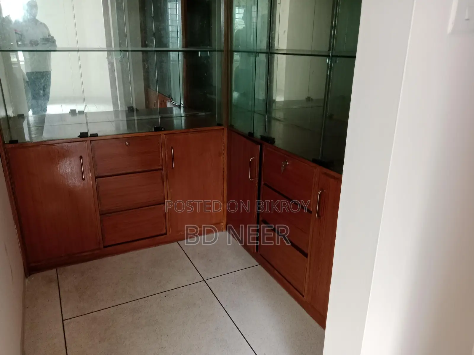 nice looking unfurnish 3 Bed room apt rent in banani
