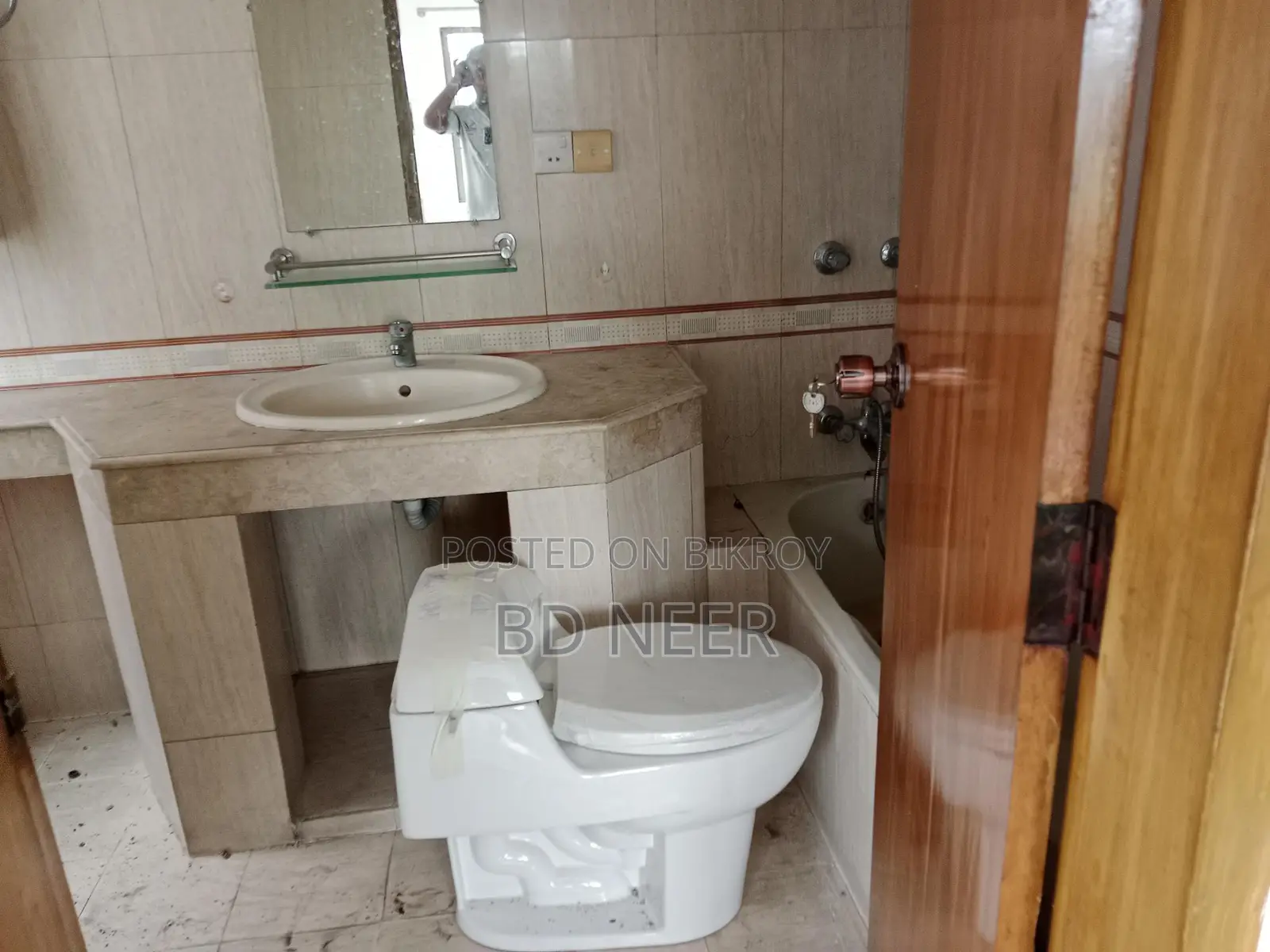 nice looking unfurnish 3 Bed room apt rent in banani