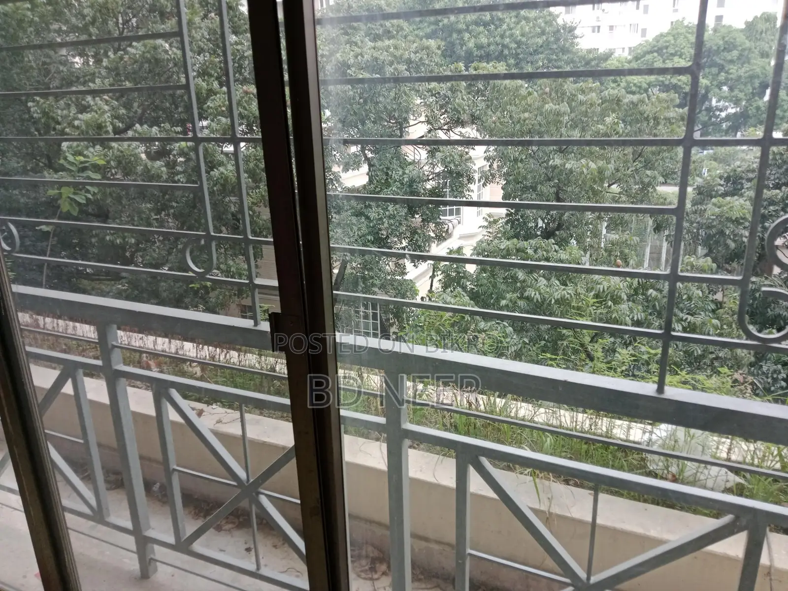 nice looking unfurnish 3 Bed room apt rent in banani