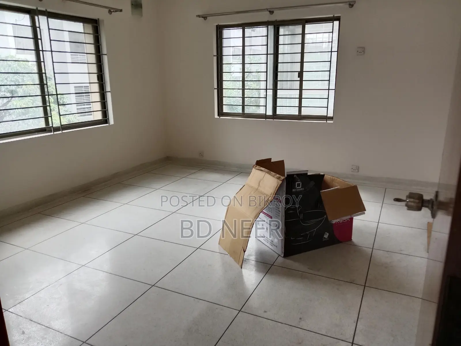 nice looking unfurnish 3 Bed room apt rent in banani