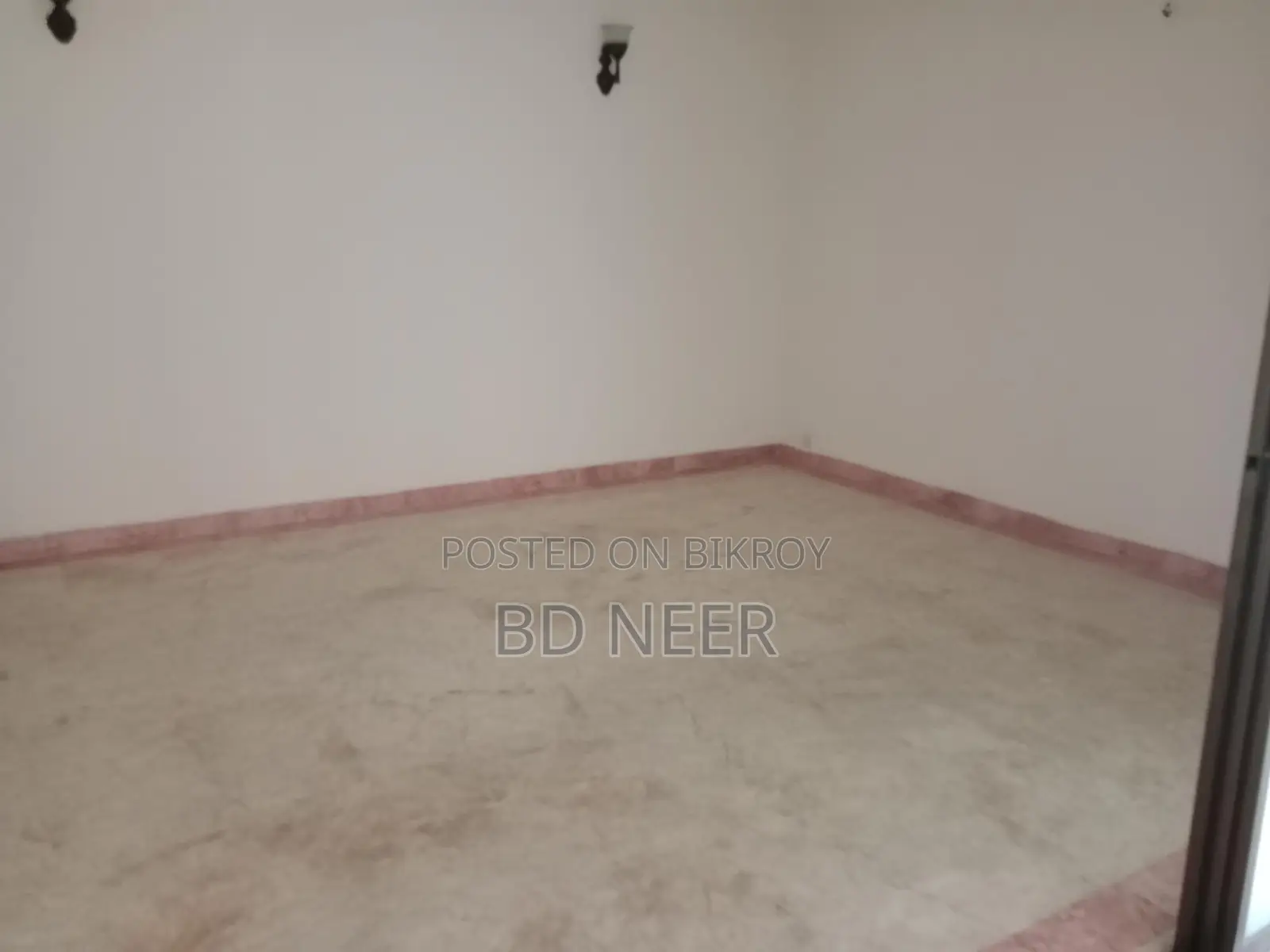 nice looking unfurnish 3 Bed room apt rent in banani