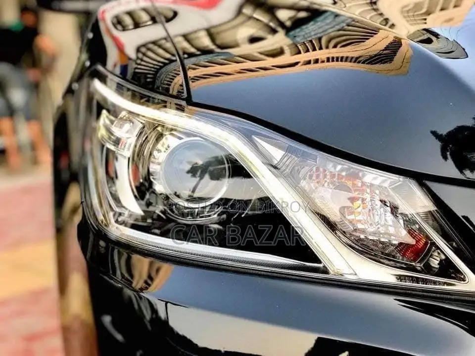 Toyota Crown ATHLATE S সানরুফ ২০১৭