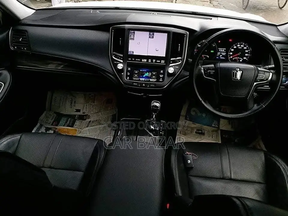 Toyota Crown ATHLATE S সানরুফ ২০১৭