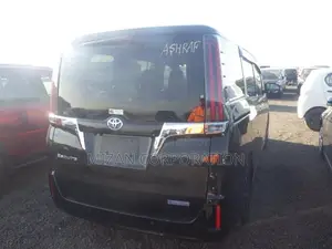 Toyota Esquire Gi package 2020