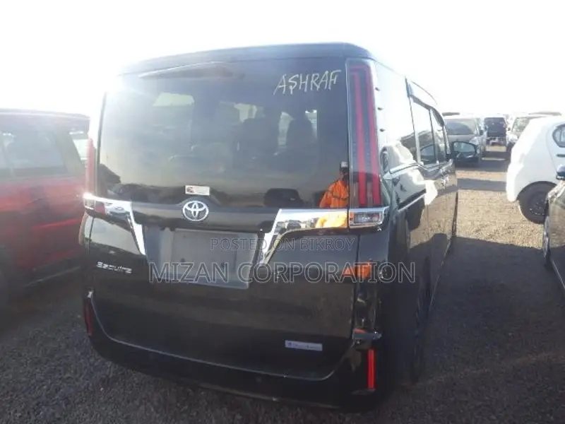 Toyota Esquire Gi package 2020