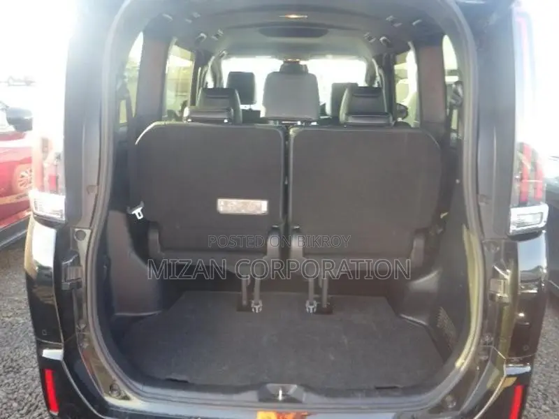 Toyota Esquire Gi package 2020