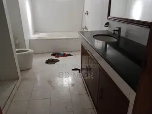 Resident building 5100 sft office space rent in Gulshan 2