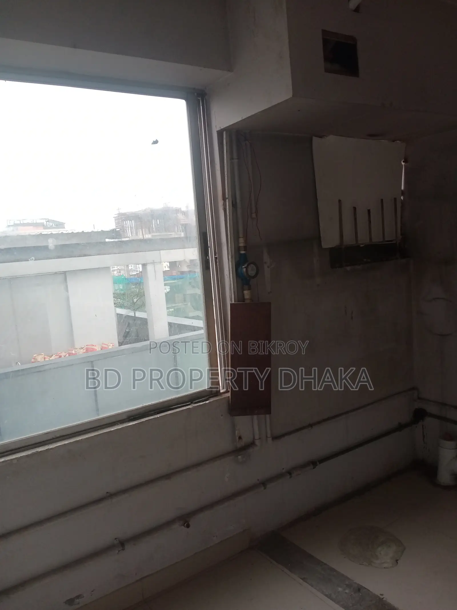 2800 sq ft Commercial Space with Decorations Available