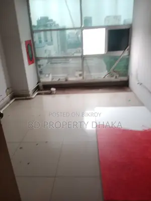 2800 sq ft Commercial Space with Decorations Available