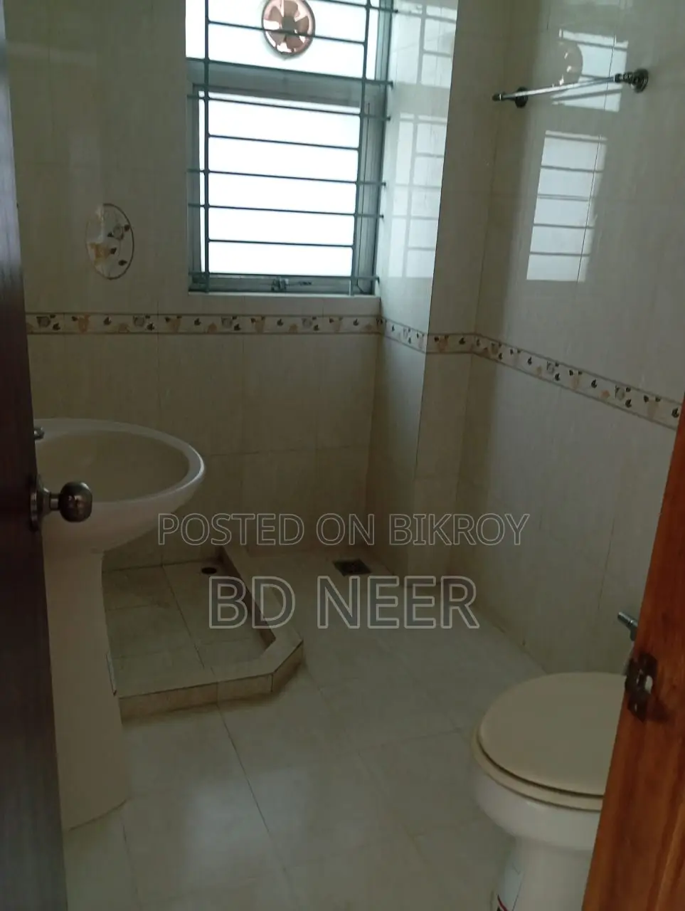বনানীতে ৩ বেডরুমের খুব সুন্দর অ্যাপার্টমেন্ট ভাড়ার জন্য উপলব্ধ