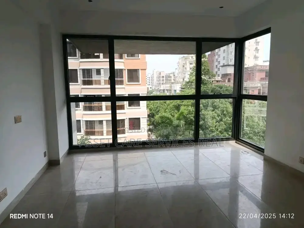 বনানীতে ব্র্যান্ড নিউ জিম-পুল সুবিধাসহ ৪ বেডরুমের এক্সক্লুসিভ অ্যাপার্টমেন্ট ভাড়া