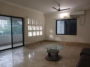 বারিধারা ডিপ্লোমেটিক জোনে ৪ বেডরুমের চমৎকার সেমি-ফার্নিশড অ্যাপার্টমেন্ট ভাড়া হবে