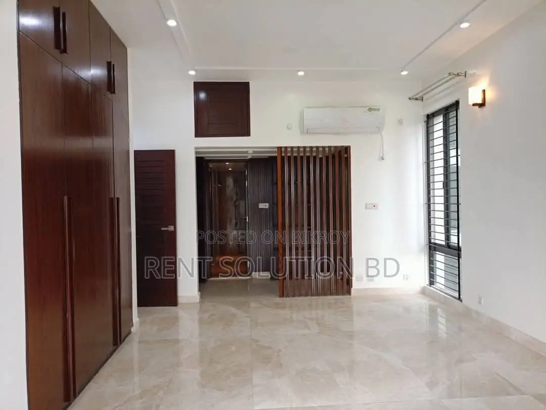 Lakeside Semi Furnished Gym Swimming Pool Flat Rent in Gulshan North