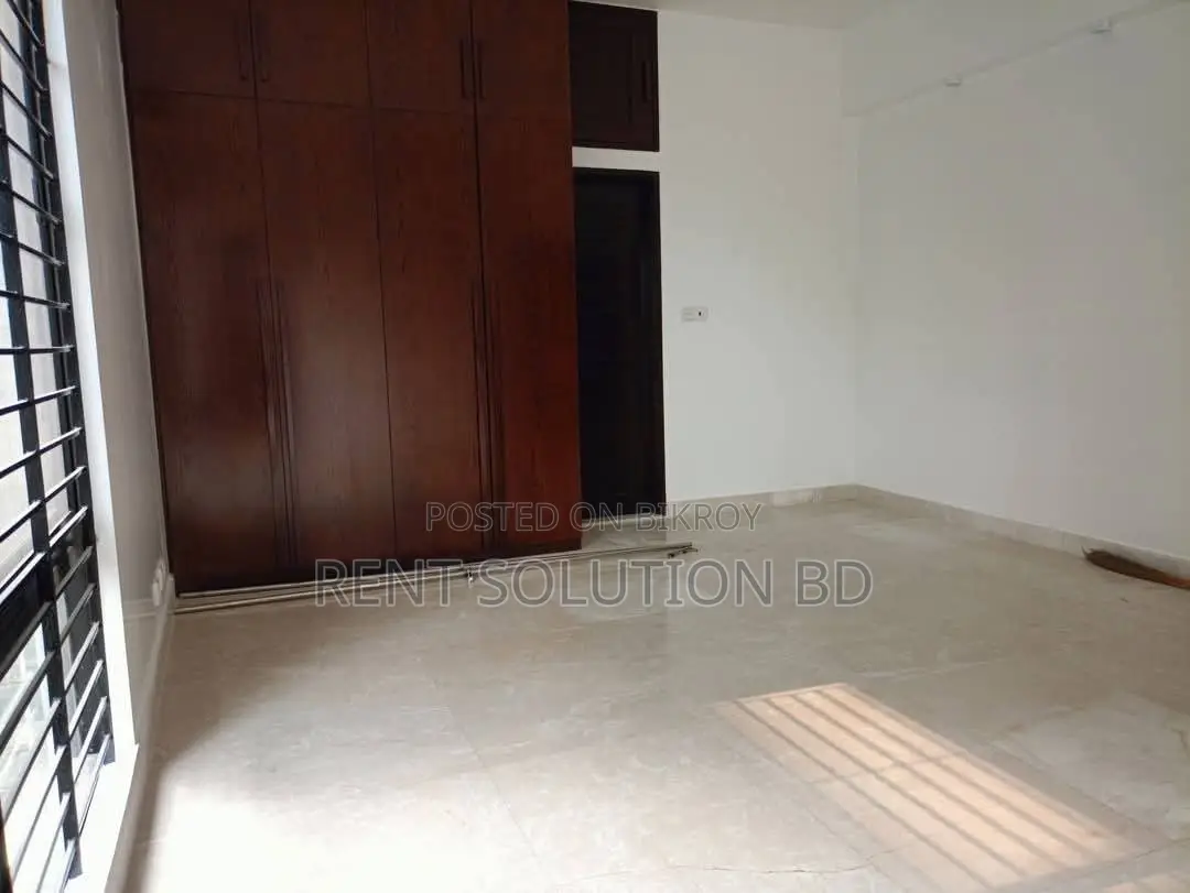 Lakeside Semi Furnished Gym Swimming Pool Flat Rent in Gulshan North