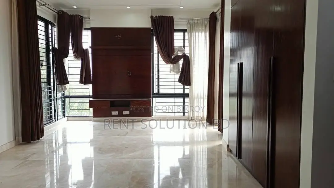 Lakeside Semi Furnished Gym Swimming Pool Flat Rent in Gulshan North
