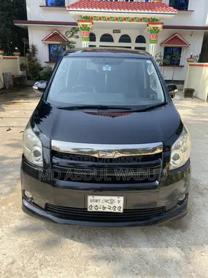 Toyota Noah SI 2010
