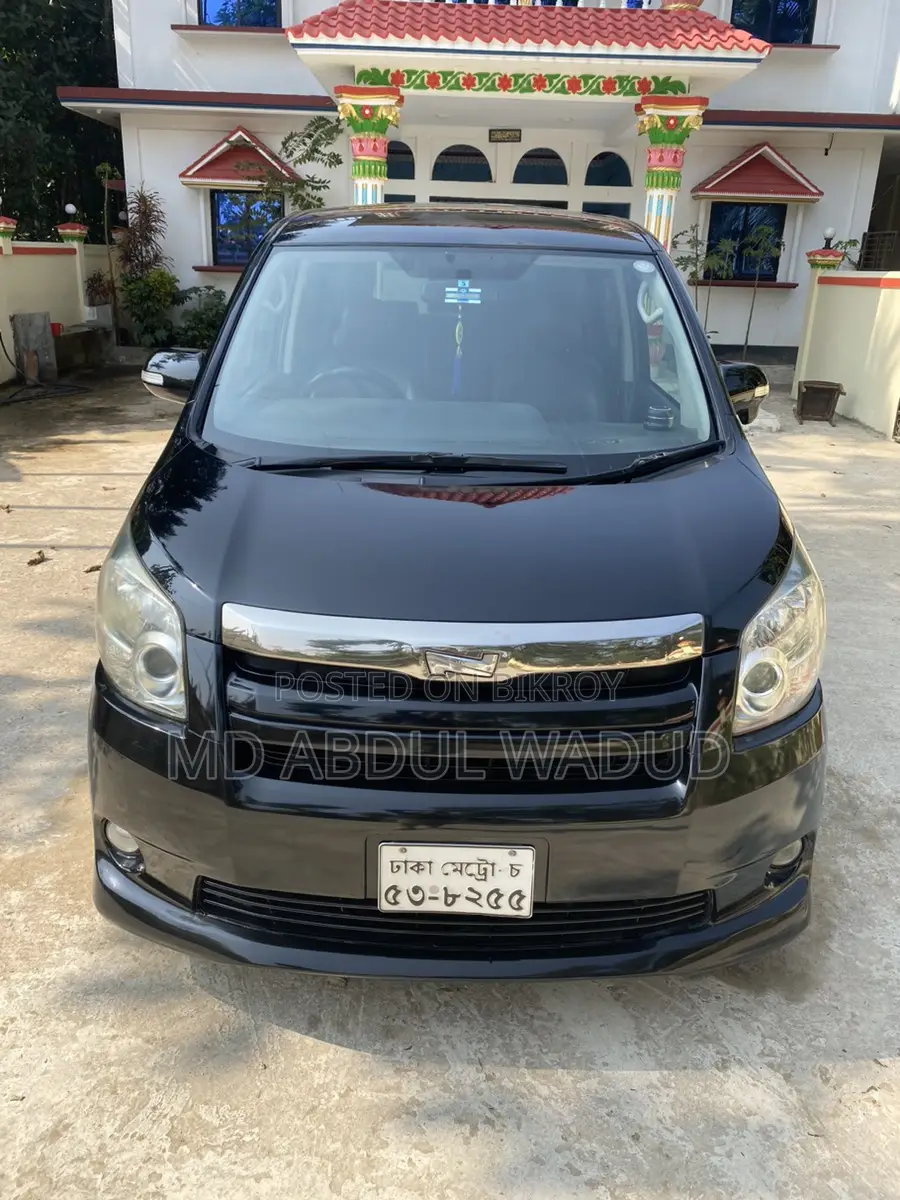 Toyota Noah SI 2010