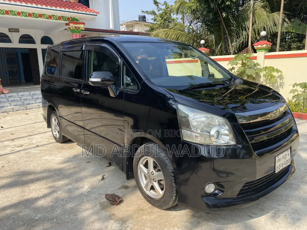 Toyota Noah SI 2010