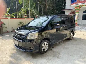Toyota Noah SI 2010