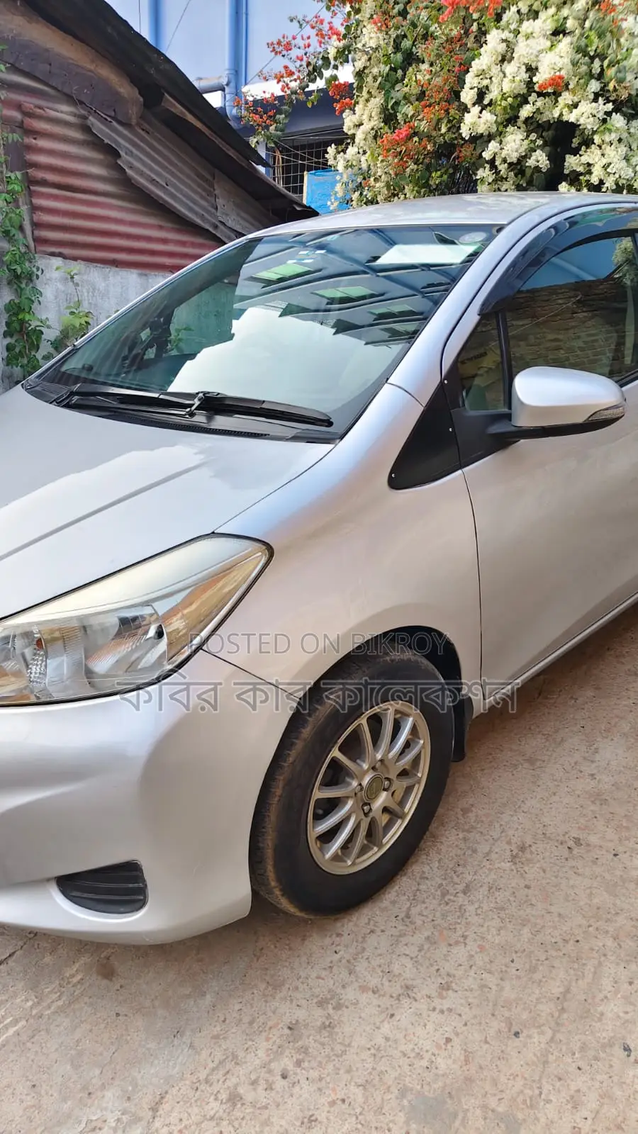 Toyota Vitz silver 2011