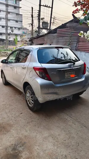 Toyota Vitz silver 2011