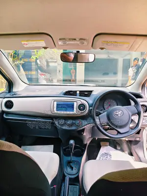 Toyota Vitz silver 2011