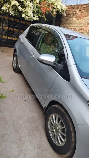 Toyota Vitz silver 2011