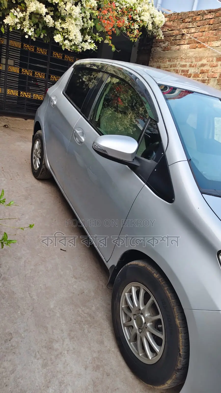 Toyota Vitz silver 2011