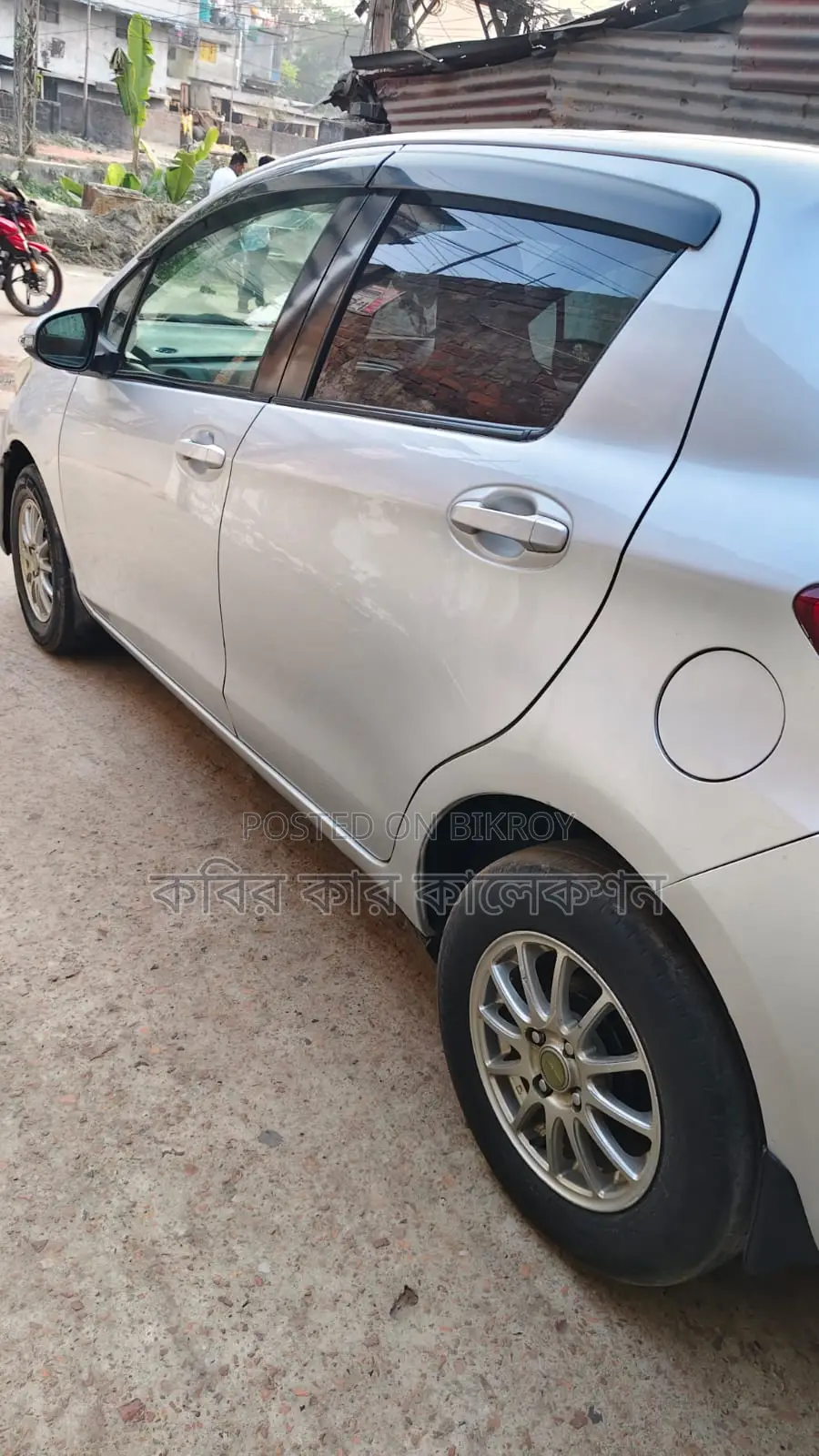 Toyota Vitz silver 2011