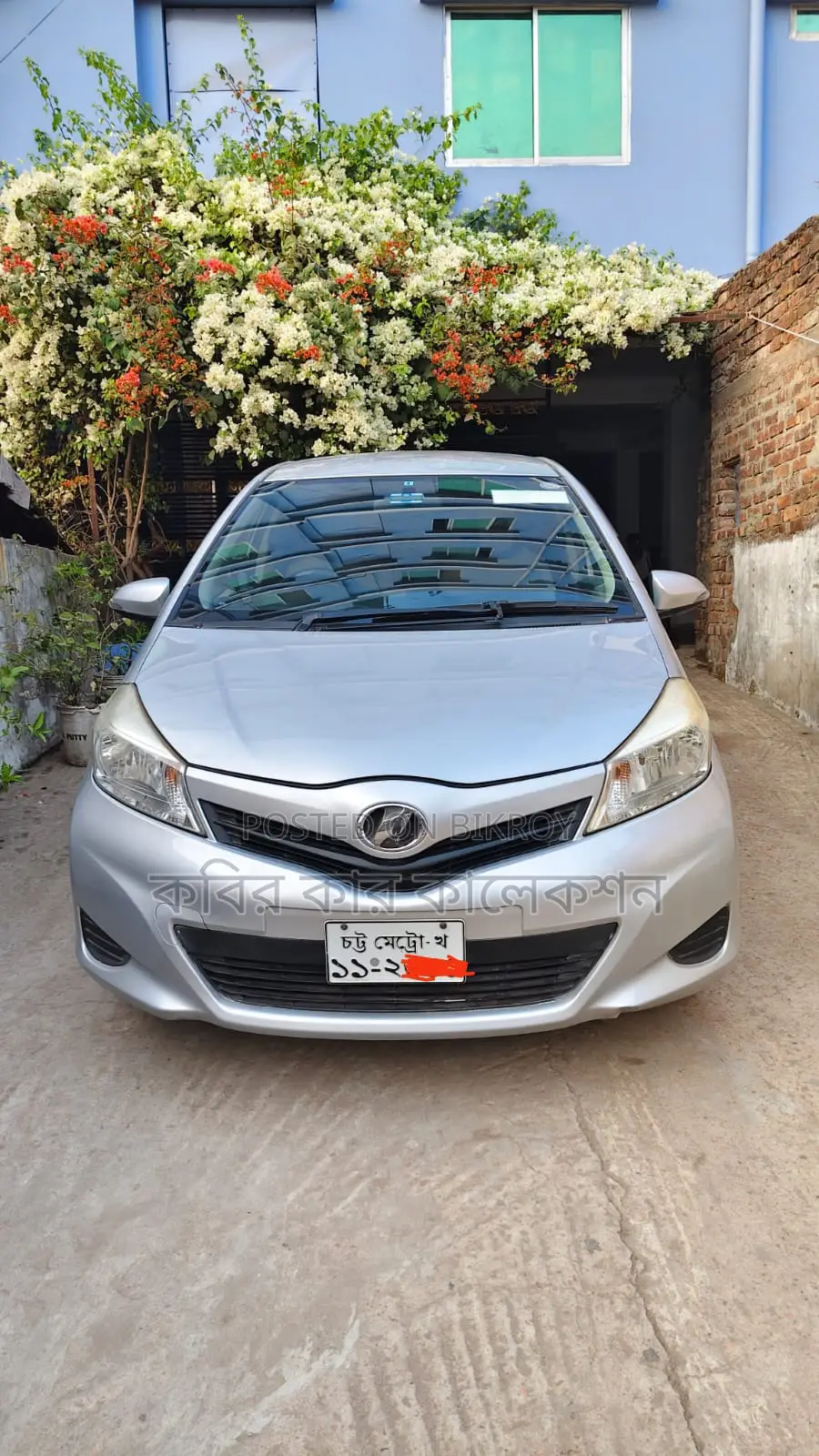 Toyota Vitz silver 2011