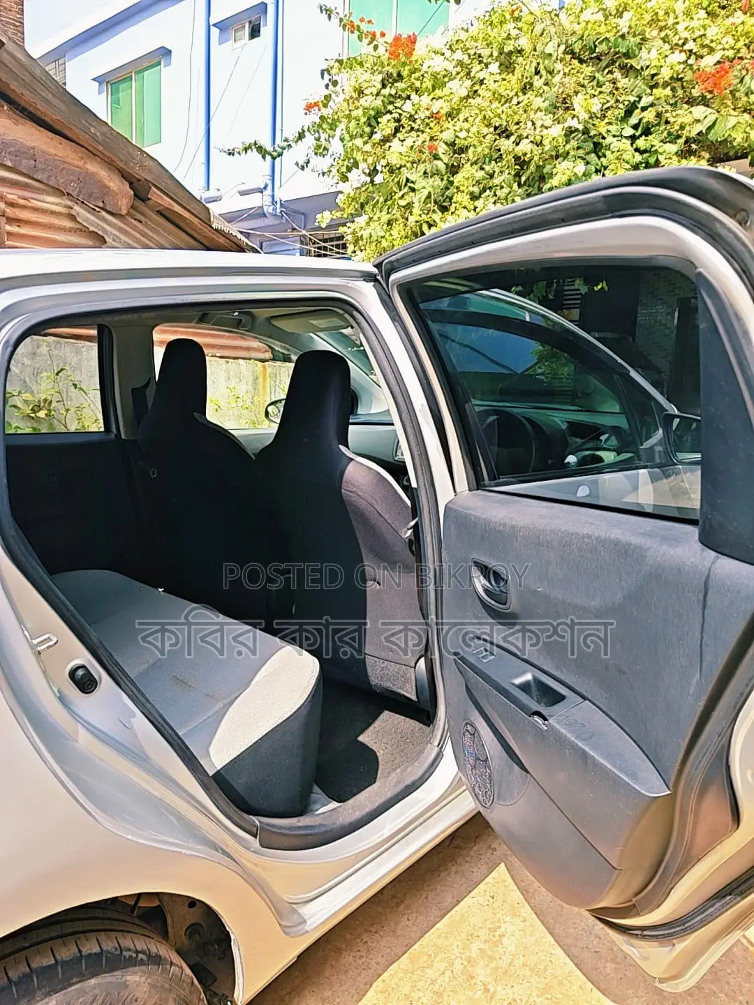 Toyota Vitz silver 2011