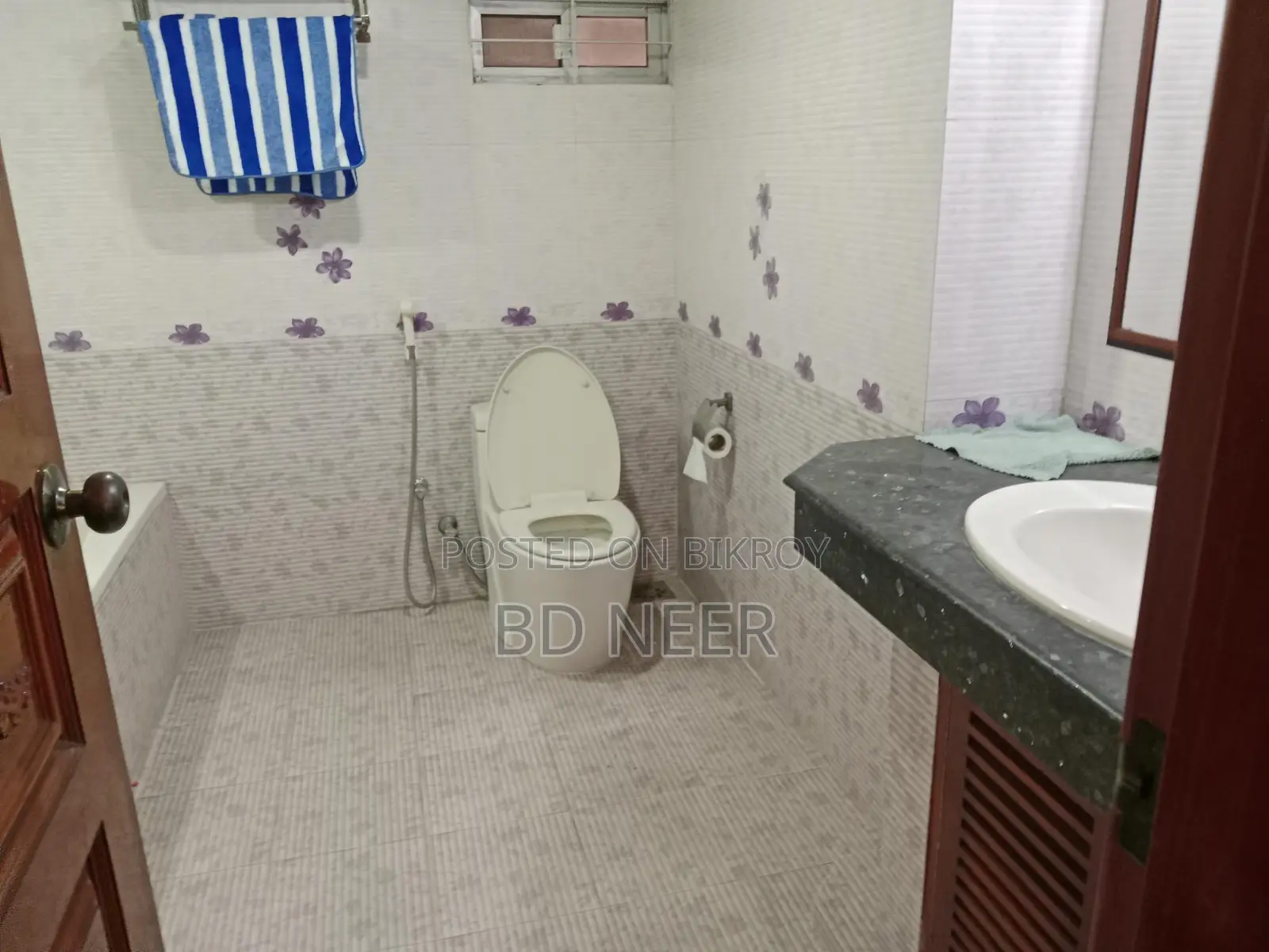 very good looking fully furnish 4 Bed room apt available in Gulshan 2