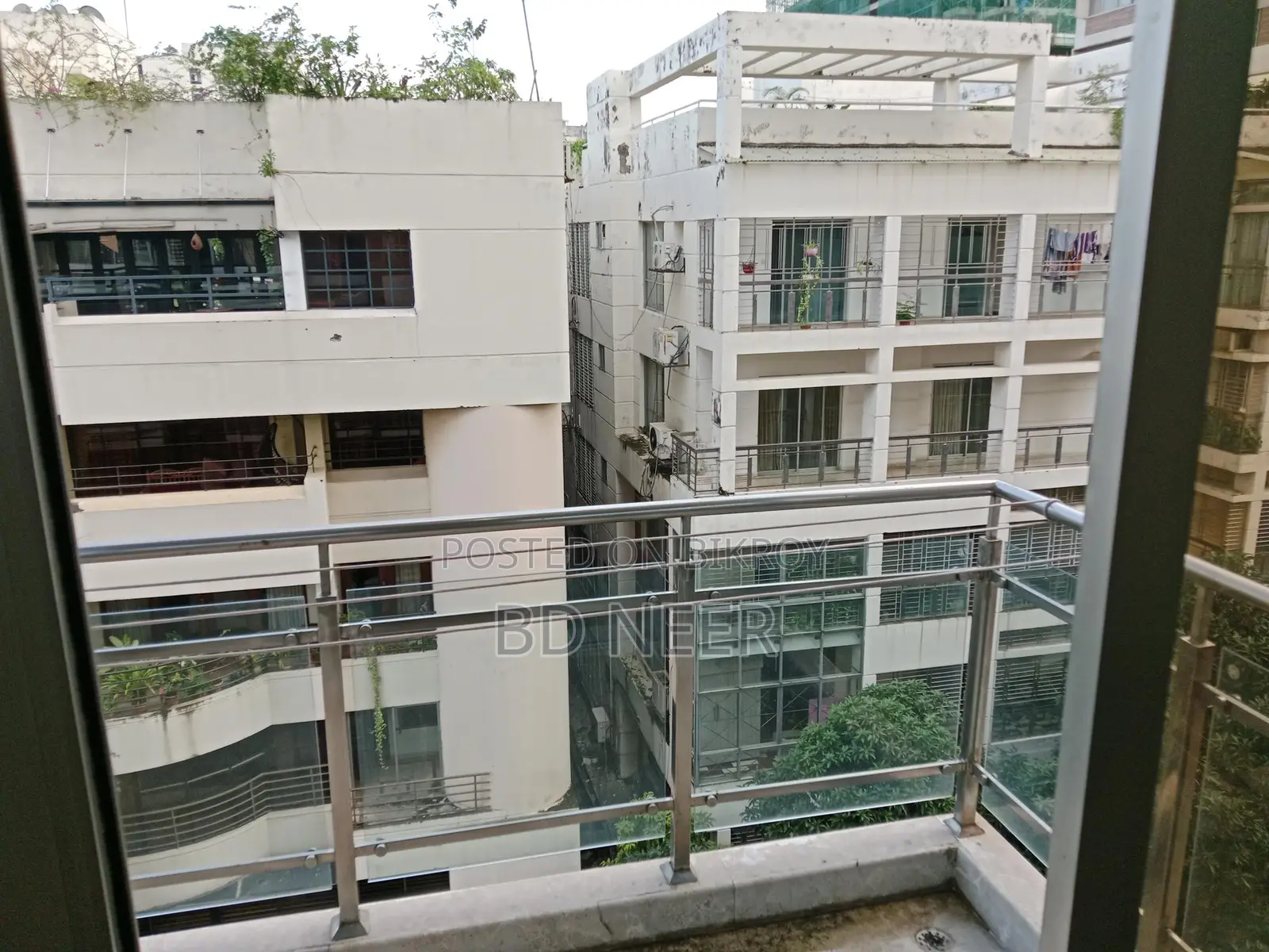 very good looking fully furnish 4 Bed room apt available in Gulshan 2