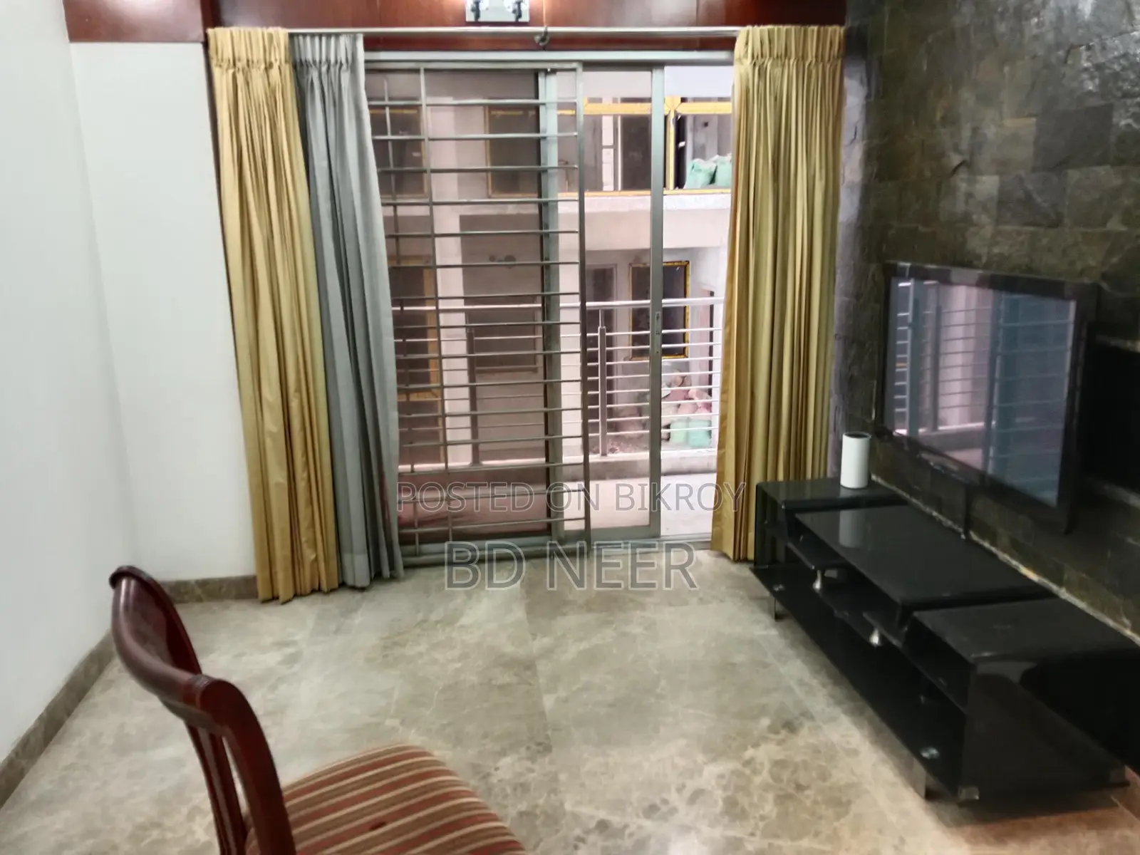 very good looking fully furnish 4 Bed room apt available in Gulshan 2